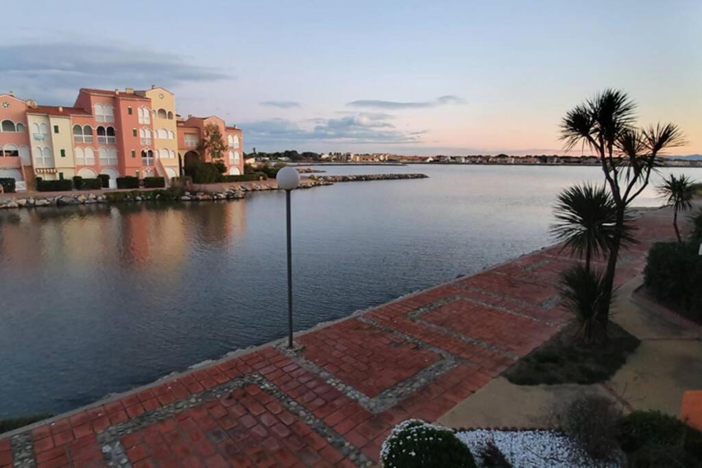 Bel Appartement Vue Sur Le Lac Marin Avec Piscine Le Barcarès Kültér fotó